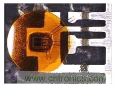 圖2:對(duì)于車用級(jí)R2Coupler產(chǎn)品如ACPL-M43T光電耦合器,Avago使用雙線強(qiáng)化關(guān)鍵功能連接