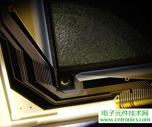 探秘電子紙！一款電紙書的電子墨水屏拆解