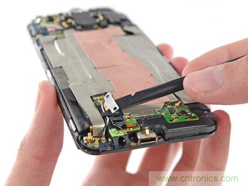 牛人強拆！新HTC One(M8)真機精密做工難修理