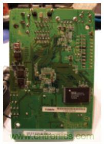 圖3：WPS54G打印服務(wù)器電路板背面。