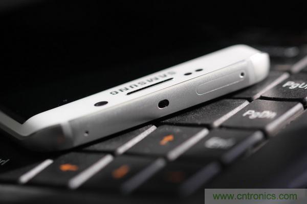 三星S6 Edge+拆解：比S6 Edge加在哪里？